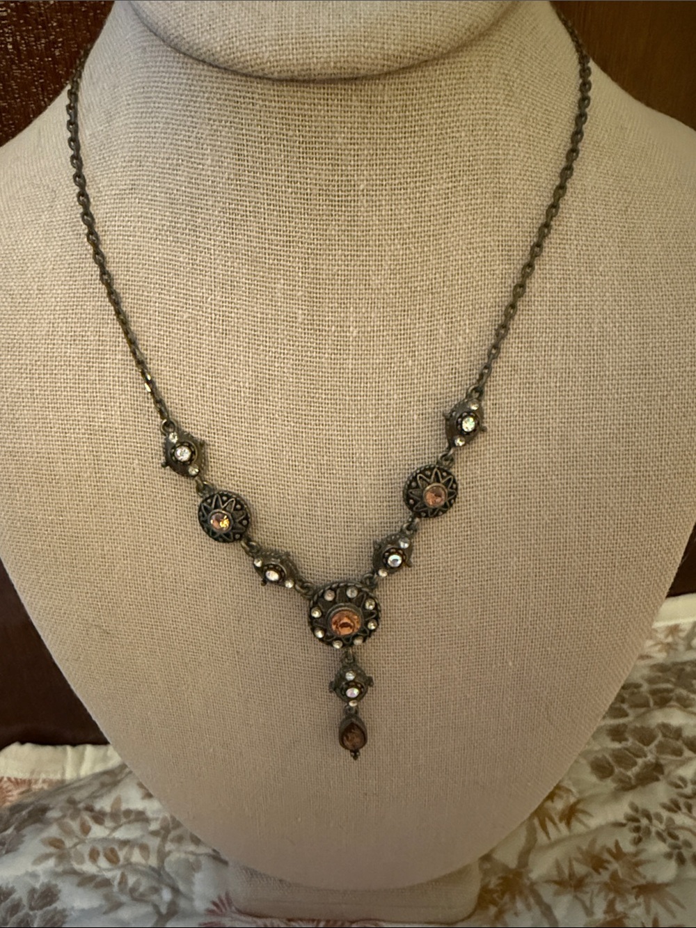 Vintage-Inspired Women's Necklace with Amber Accents